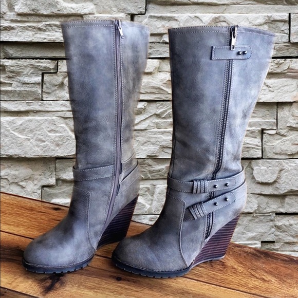 Very Volatile Wedged Boots - Picture 3 of 7